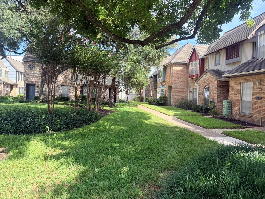 11002 Hammerly Boulevard - Photo 1