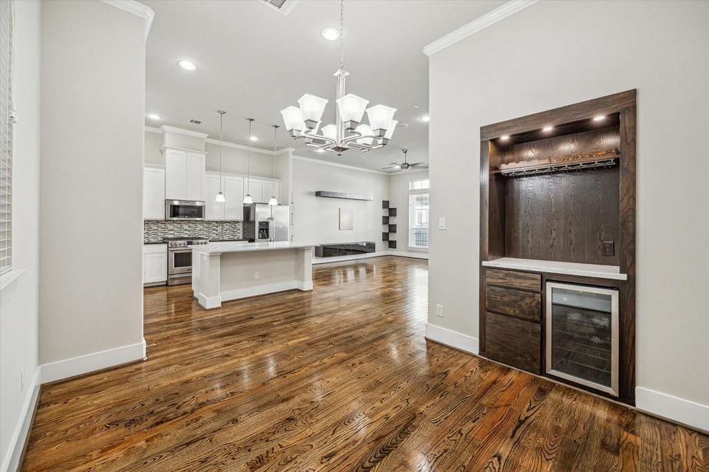 256 W 28th Street - Photo 2
