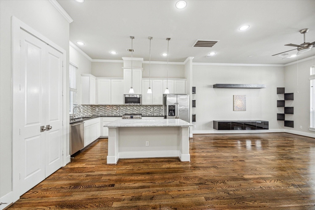 256 W 28th Street - Photo 8