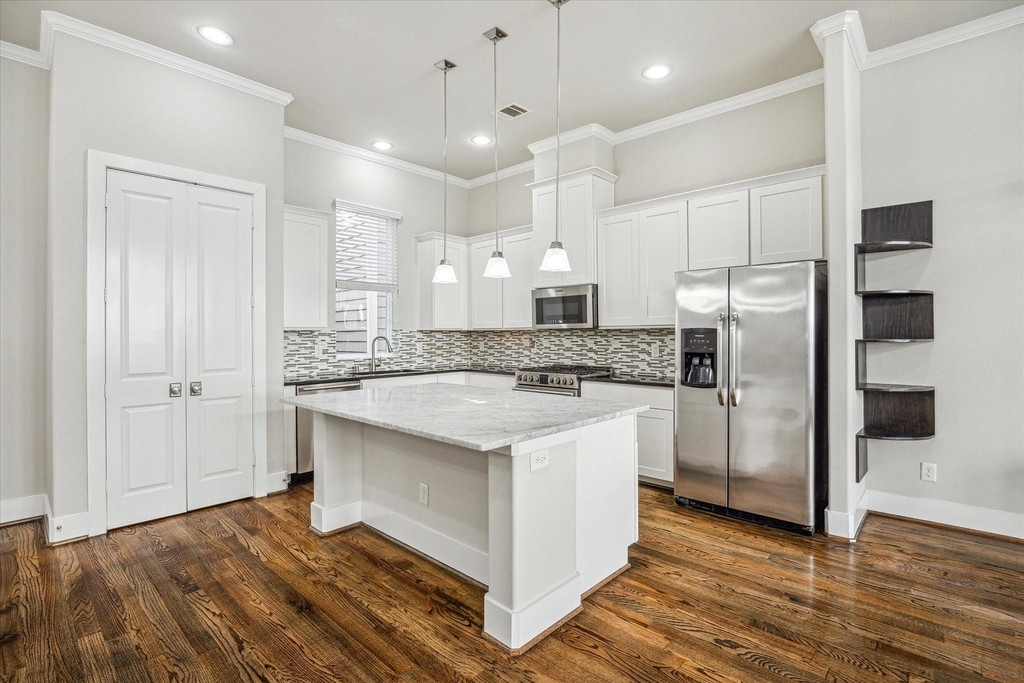 256 W 28th Street - Photo 10