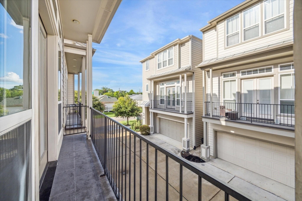 256 W 28th Street - Photo 21