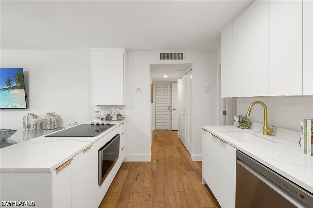 175 Fifth Avenue S - Photo 2