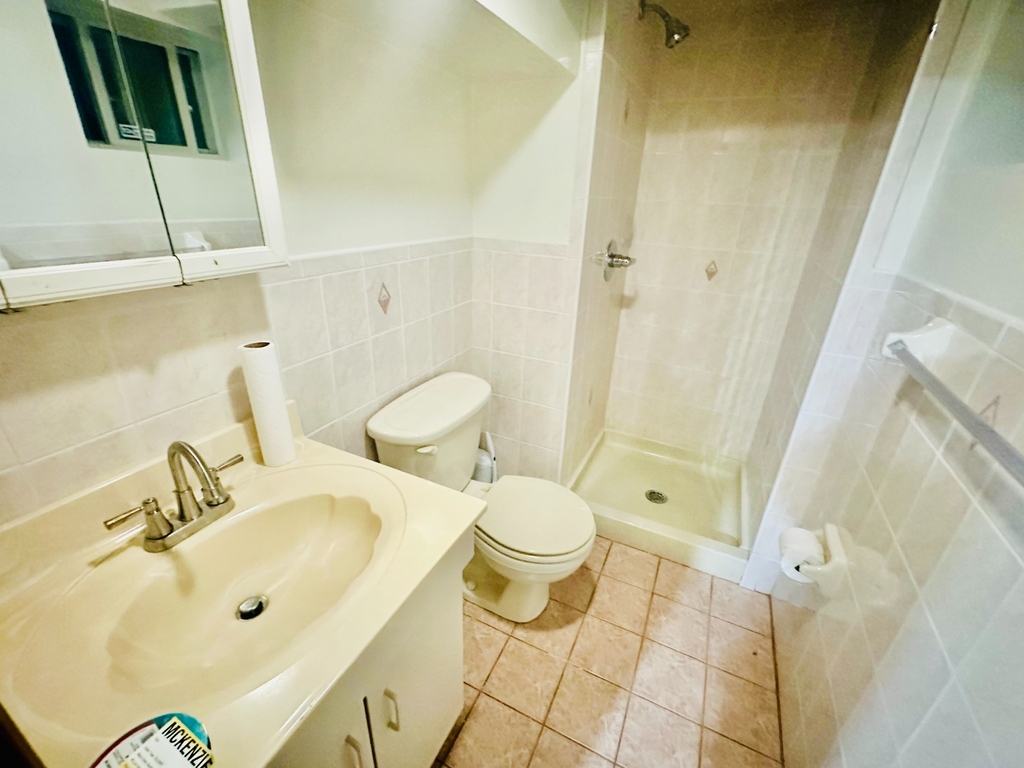 1563 East 46th Street - Photo 4