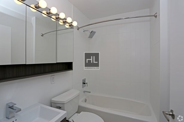 West 53 Street - Photo 4