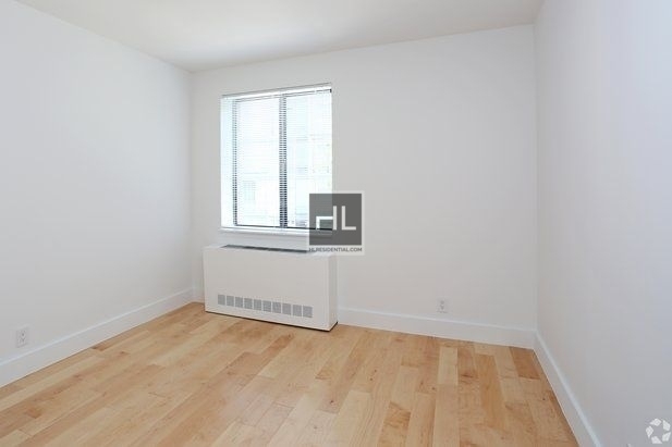 West 53 Street - Photo 2