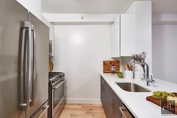 West 53 Street - Photo 3