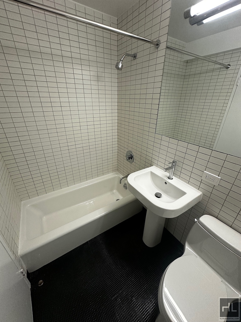 East 39th Street - Photo 4