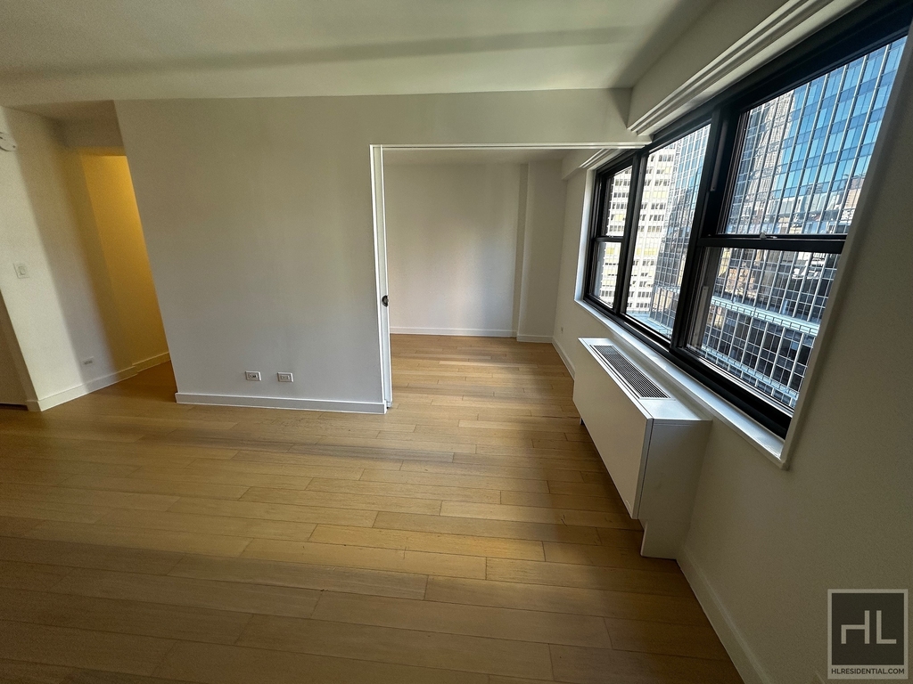 East 39th Street - Photo 0