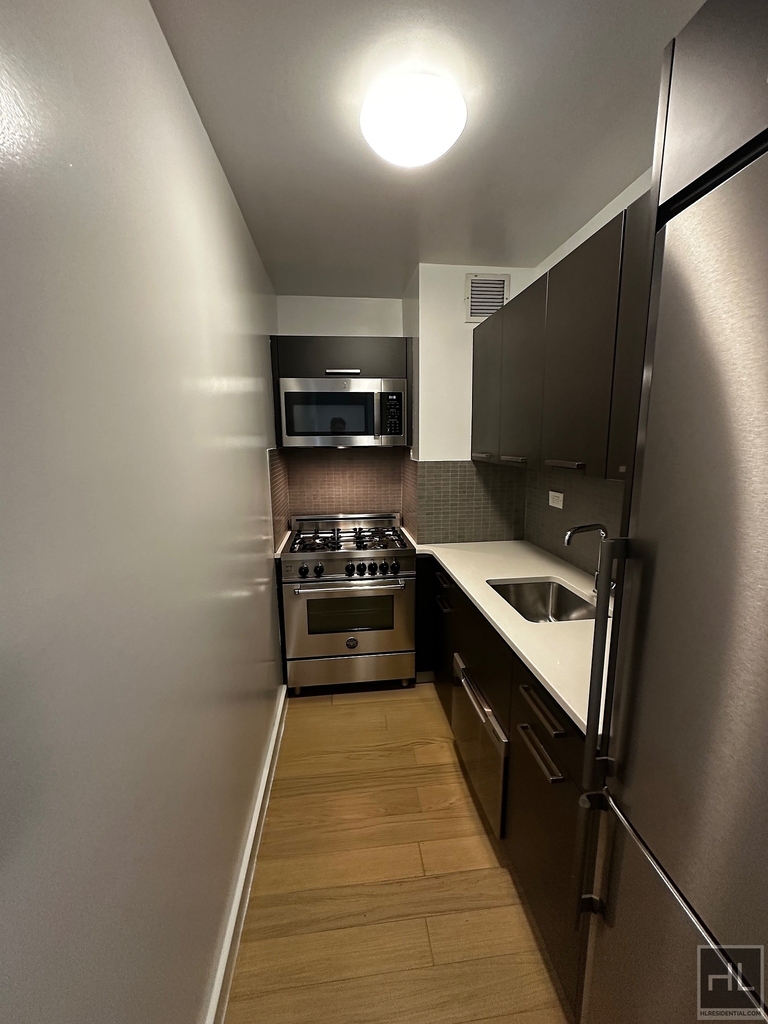 East 39th Street - Photo 3