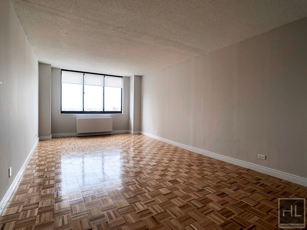 East 95th Street - Photo 0