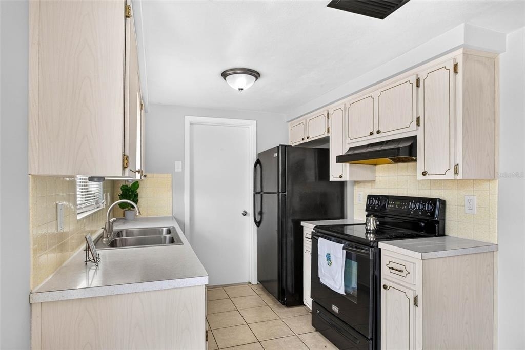 7804 Hawthorn Drive - Photo 11