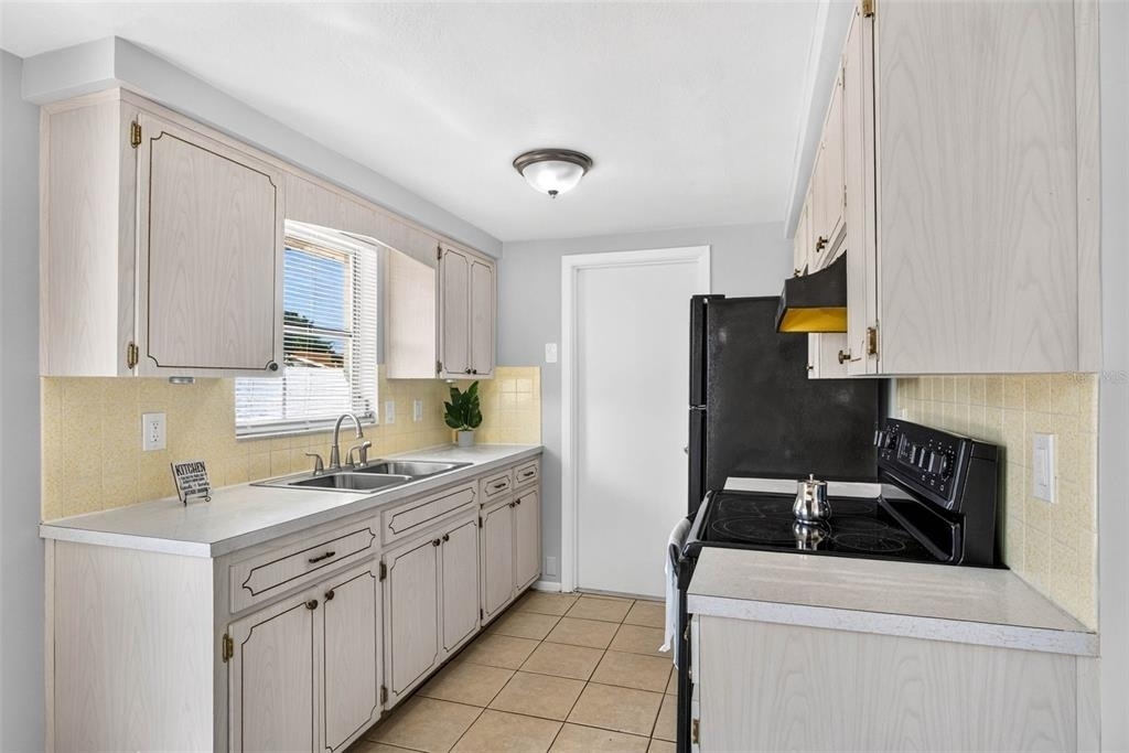 7804 Hawthorn Drive - Photo 9