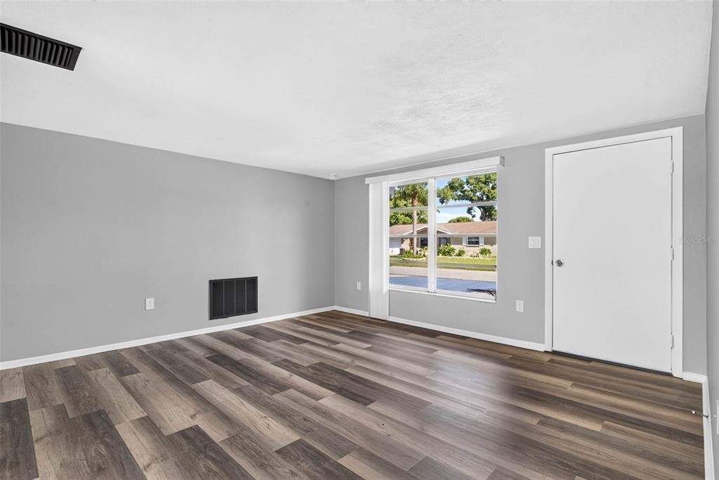 7804 Hawthorn Drive - Photo 5