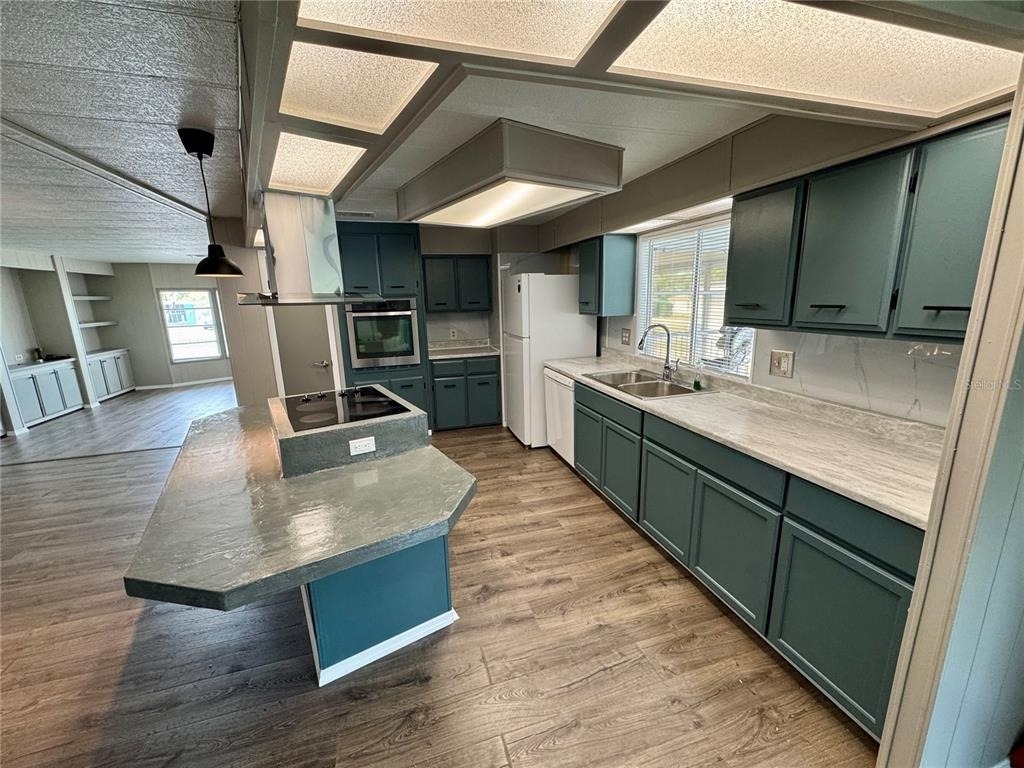 8066 Highpoint Boulevard - Photo 14