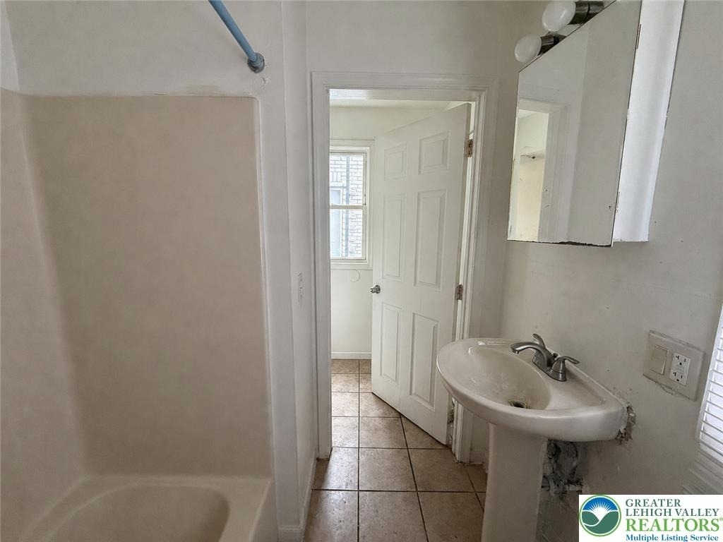 518 W Tilghman Street - Photo 10