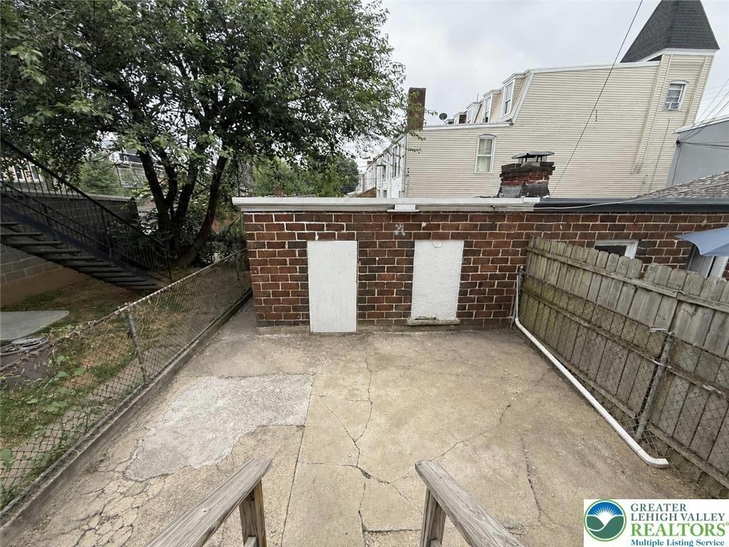 518 W Tilghman Street - Photo 11