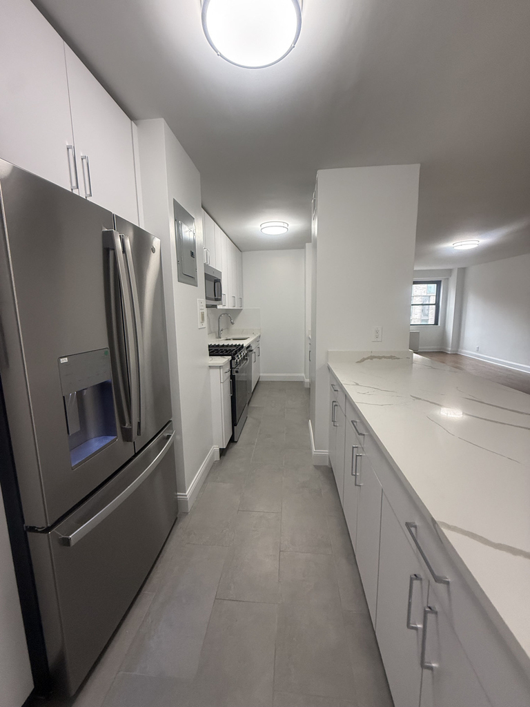 400 East 89th Street - Photo 5