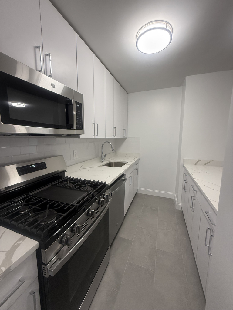400 East 89th Street - Photo 6