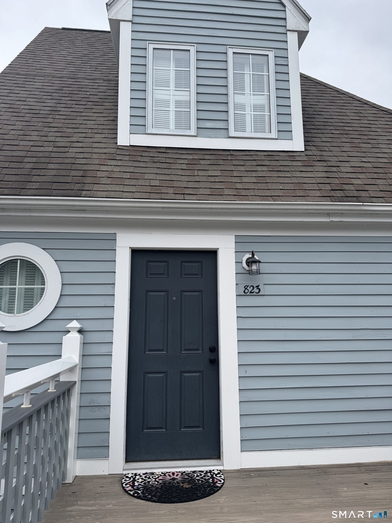 823 Old Pond Lane - Photo 0