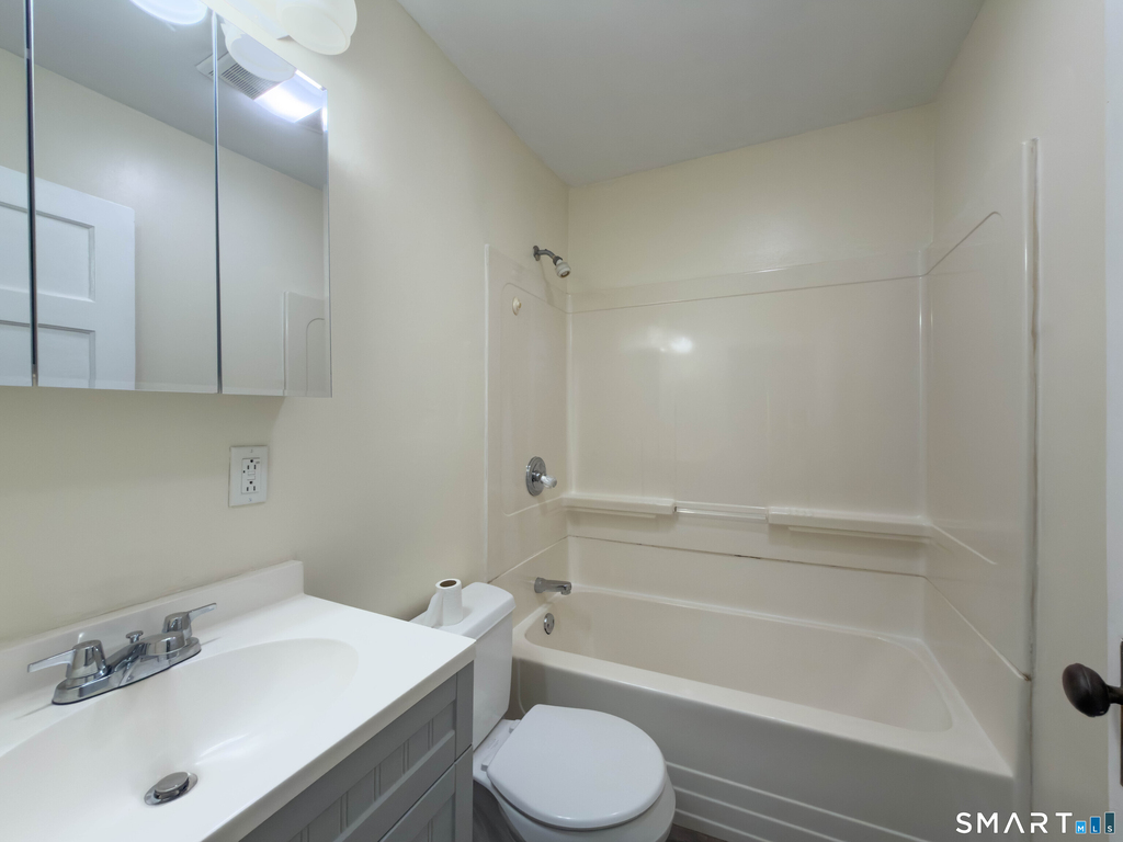 72 Roosevelt Avenue - Photo 18