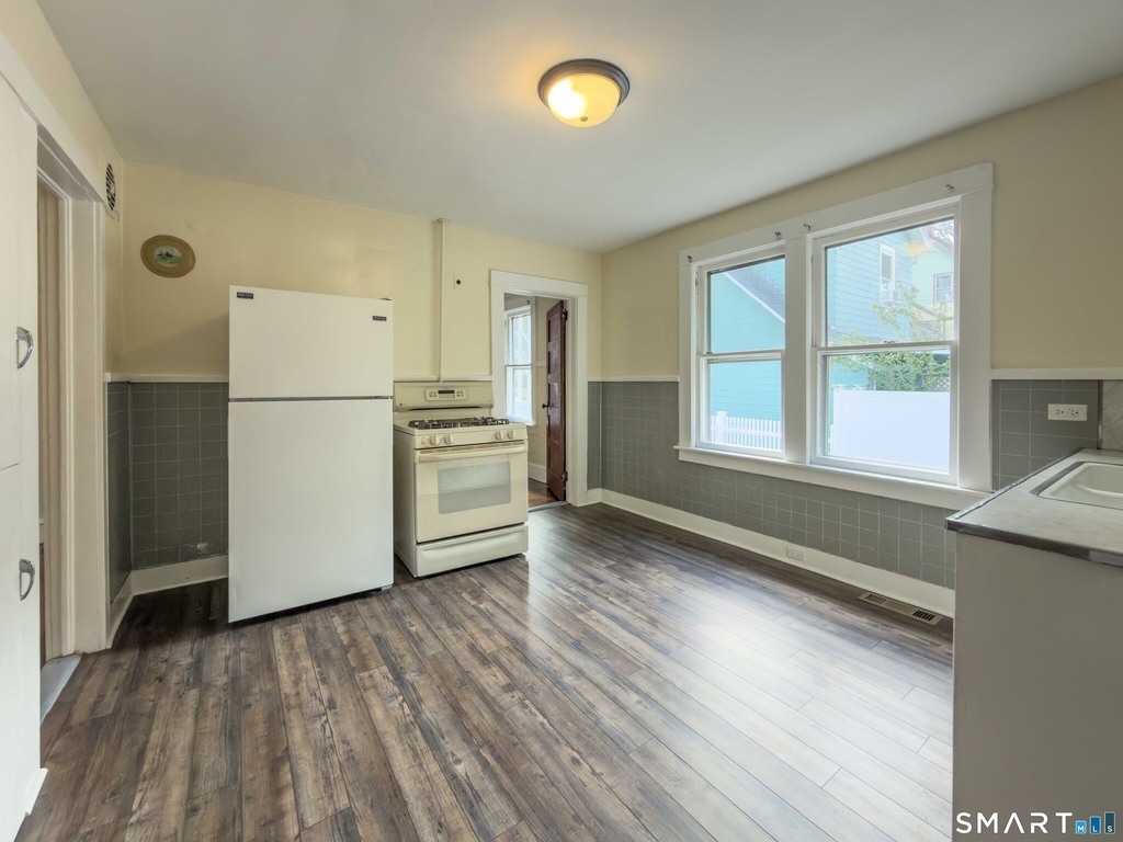 72 Roosevelt Avenue - Photo 5