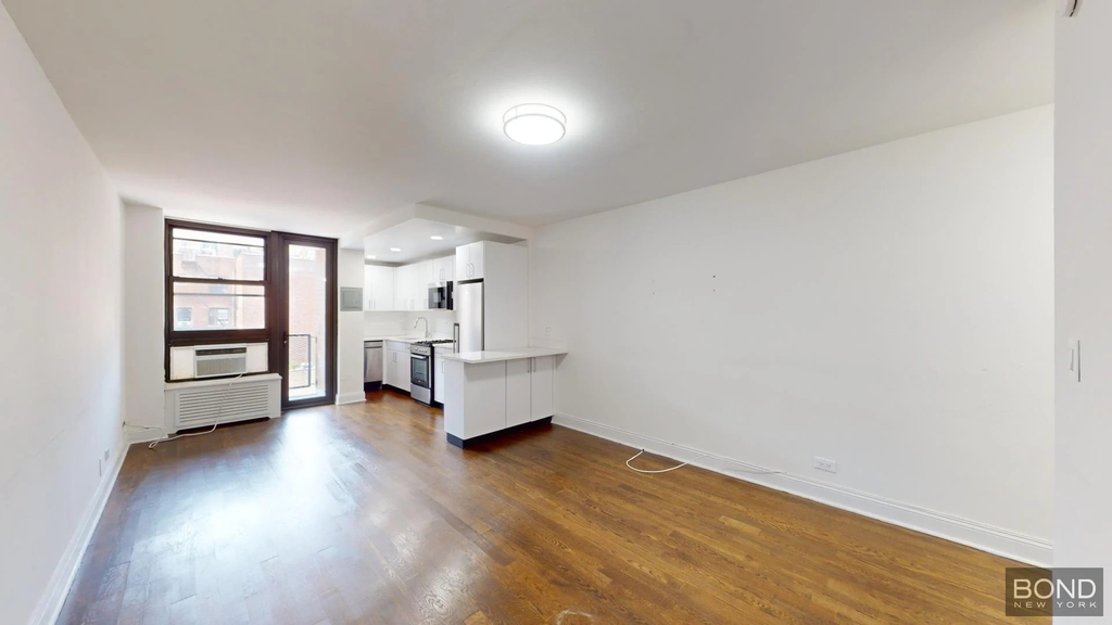 165 East 35th Street - Photo 1