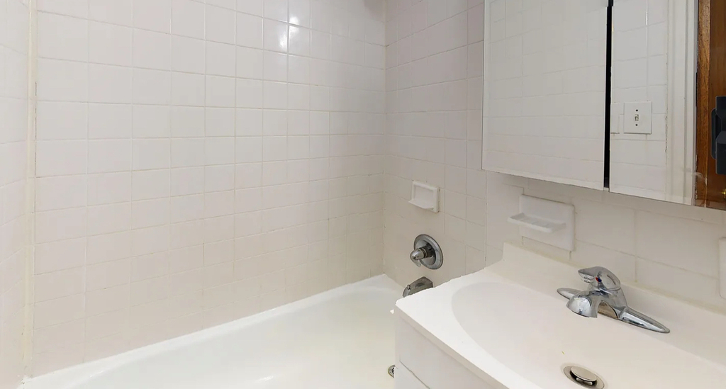 East 90th Street - Photo 3