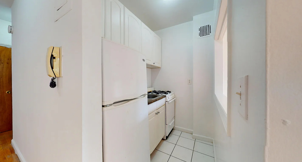 East 90th Street - Photo 2
