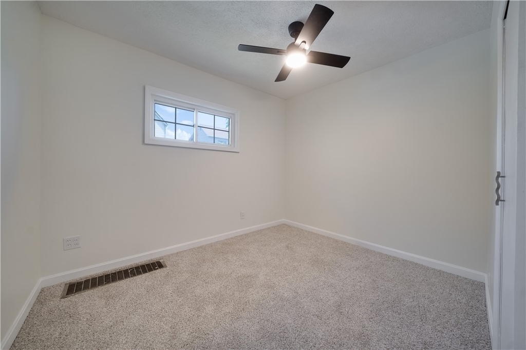 490 Glenn St - Photo 5