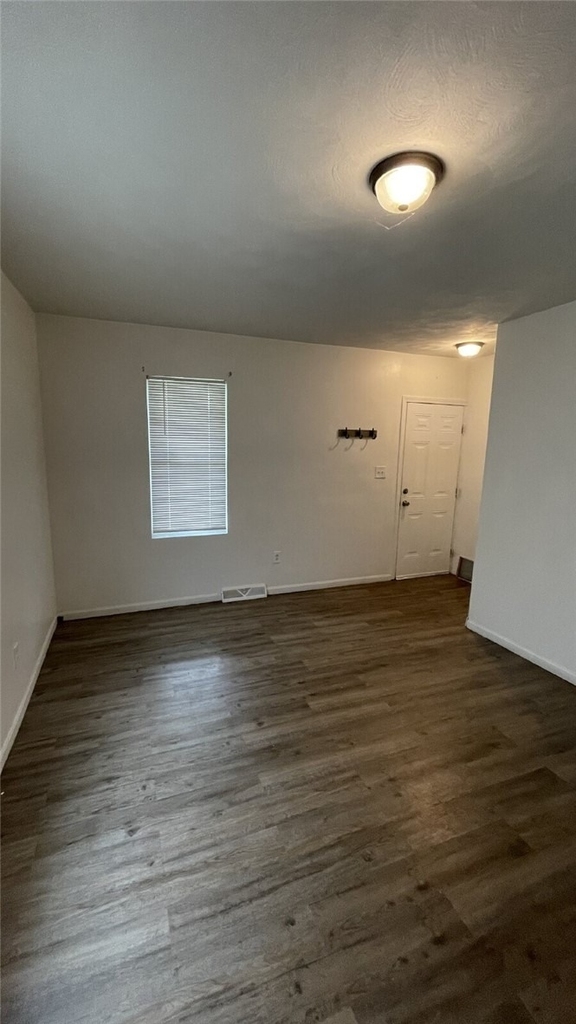 62 Whiteman Ave - Photo 3