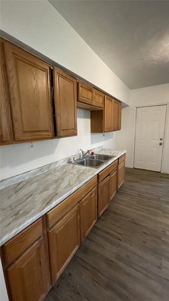 62 Whiteman Ave - Photo 1