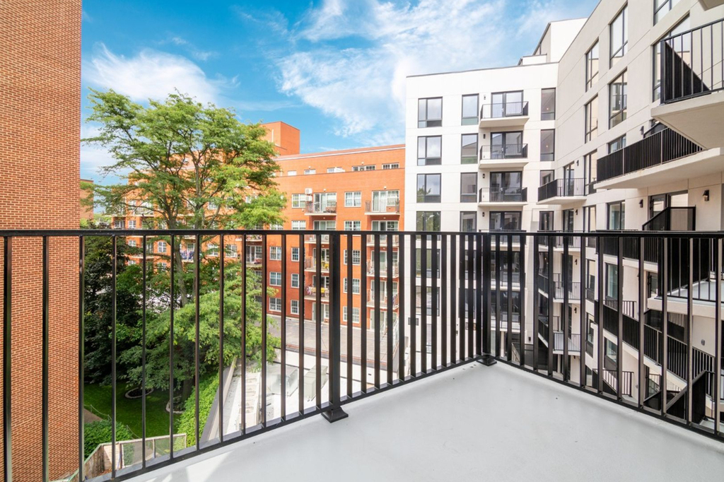 71-82 Parsons Boulevard - Photo 3