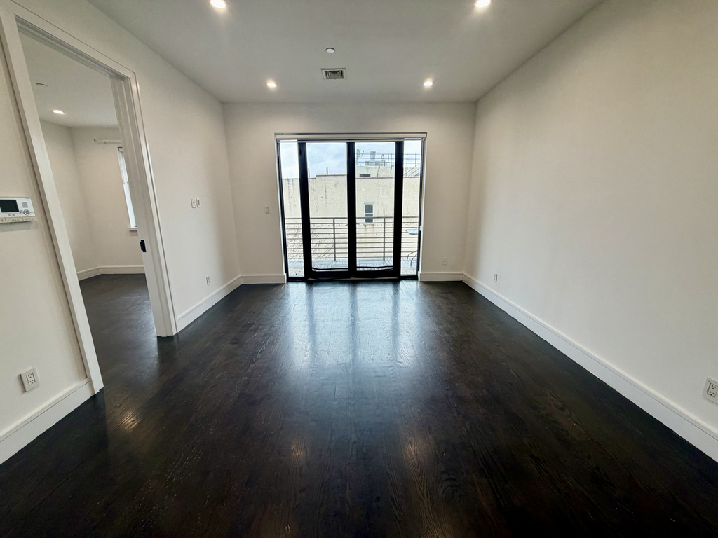 147 Rogers Avenue - Photo 1
