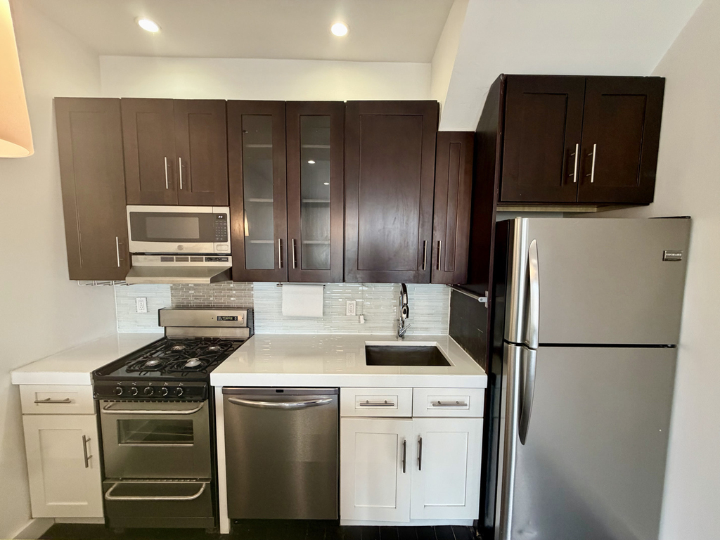 147 Rogers Avenue - Photo 0