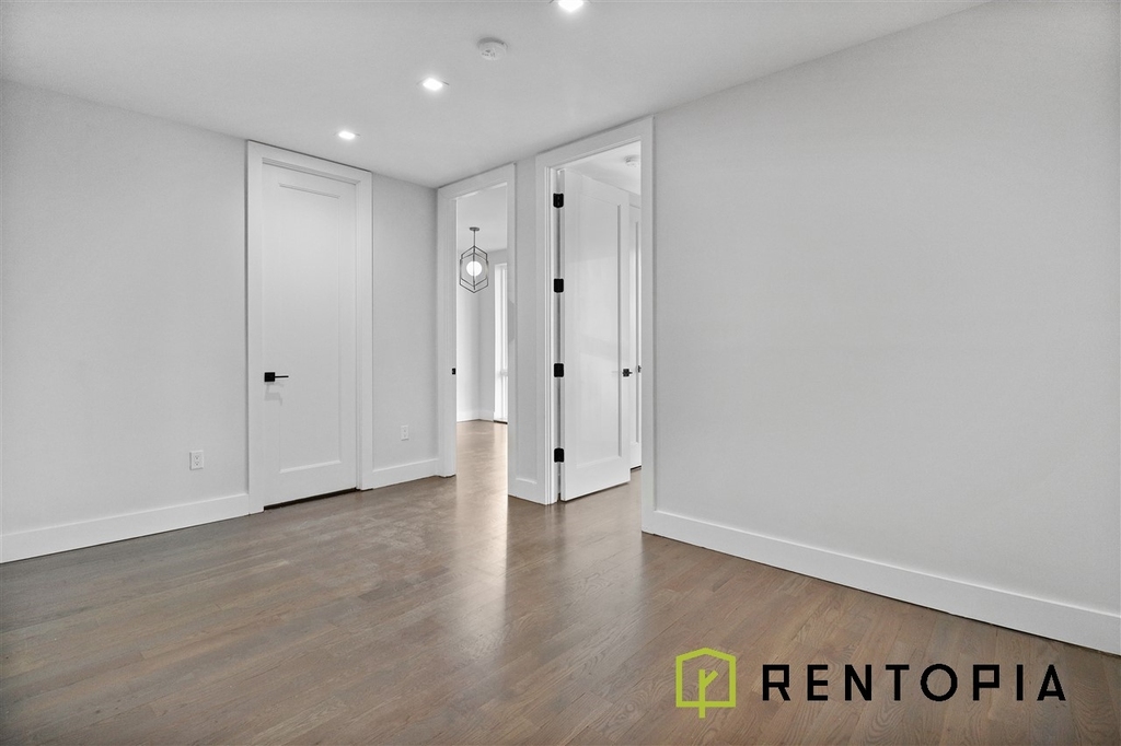 443 Graham Avenue - Photo 3