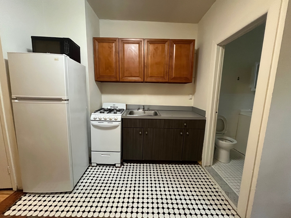 300 East 89th Street - Photo 5