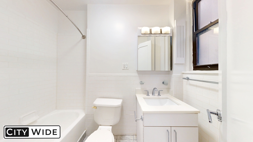 140 East 46th Street - Photo 3