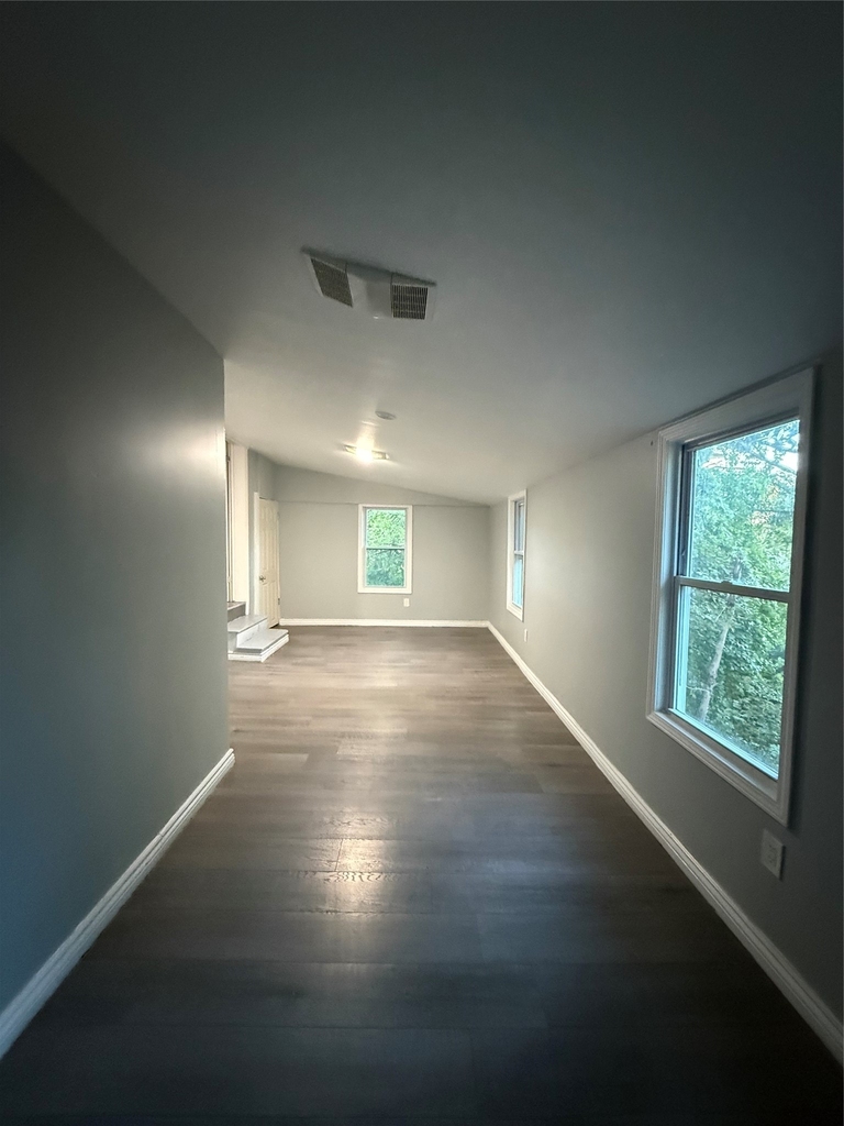 4 Thorp St - Photo 2