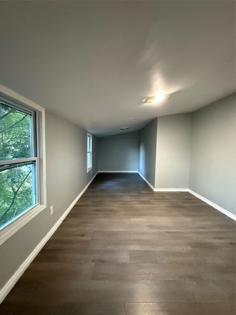 4 Thorp St - Photo 3
