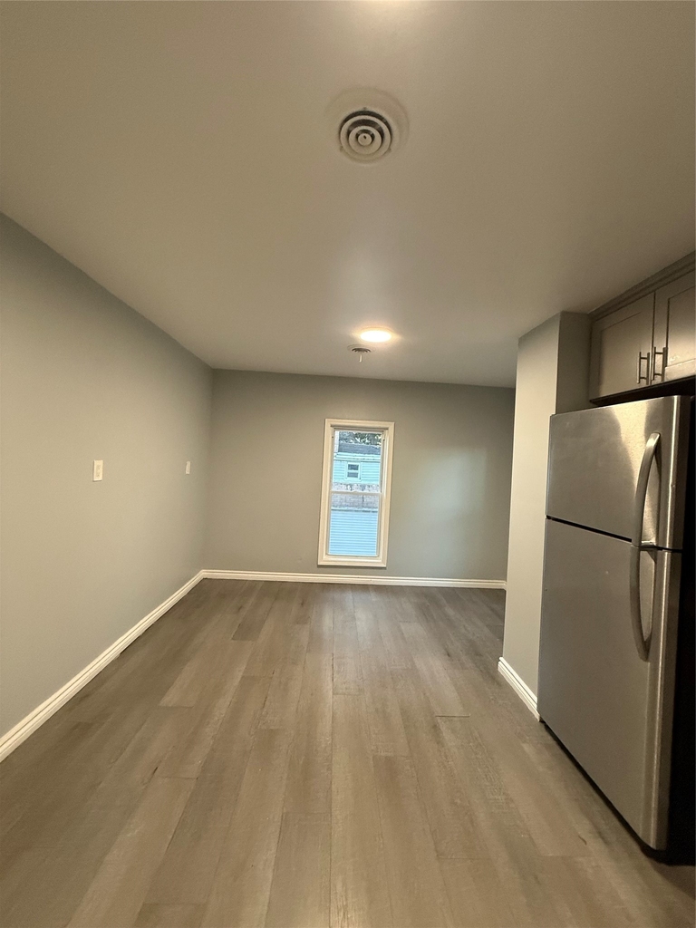 4 Thorp St - Photo 4