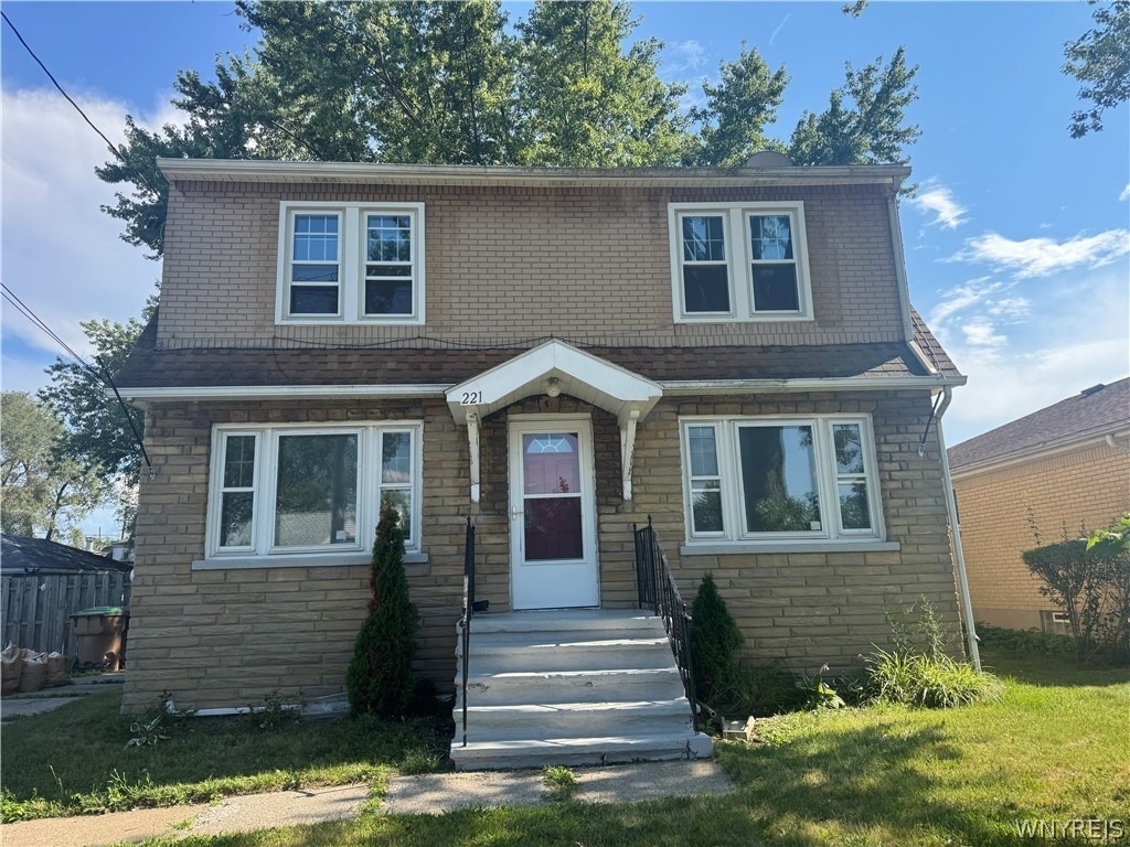 221 Evergreen Place - Photo 0