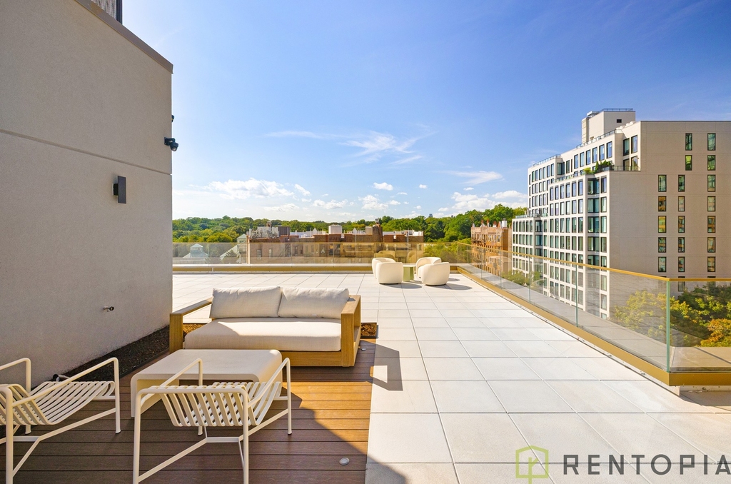 960 franklin ave #130 - Photo 6