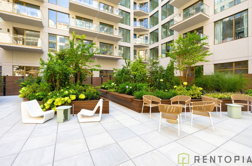 960 franklin ave #130 - Photo 9