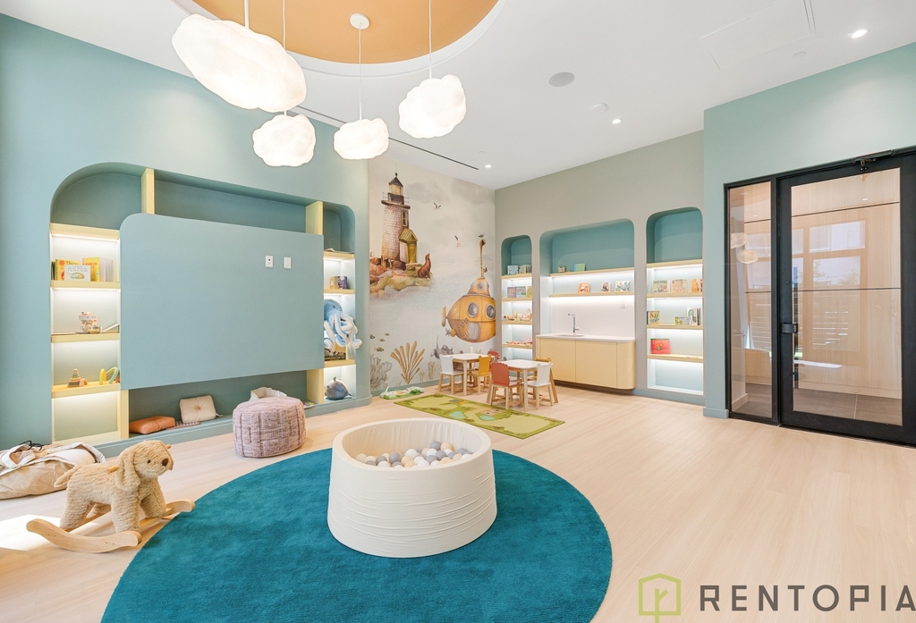 960 franklin ave #130 - Photo 8