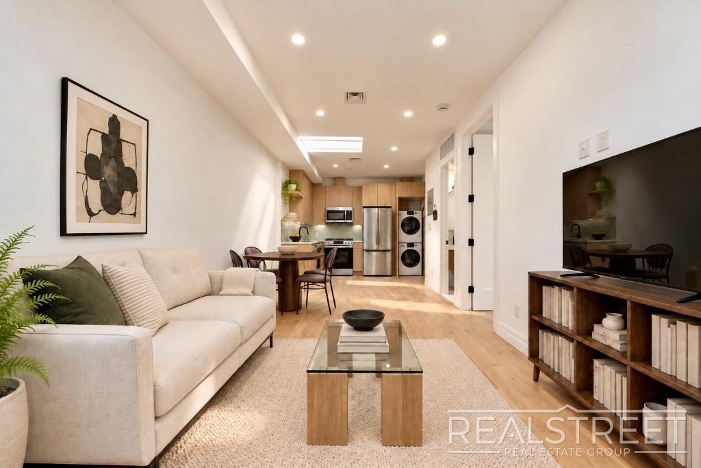 95 Ralph Avenue - Photo 0
