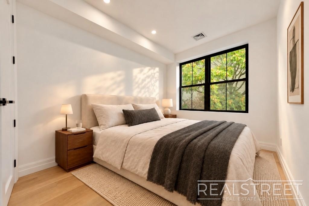 95 Ralph Avenue - Photo 3