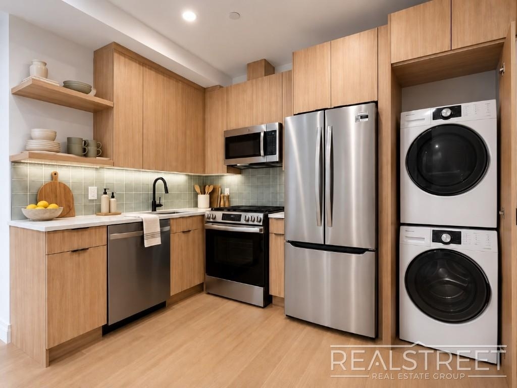 95 Ralph Avenue - Photo 1