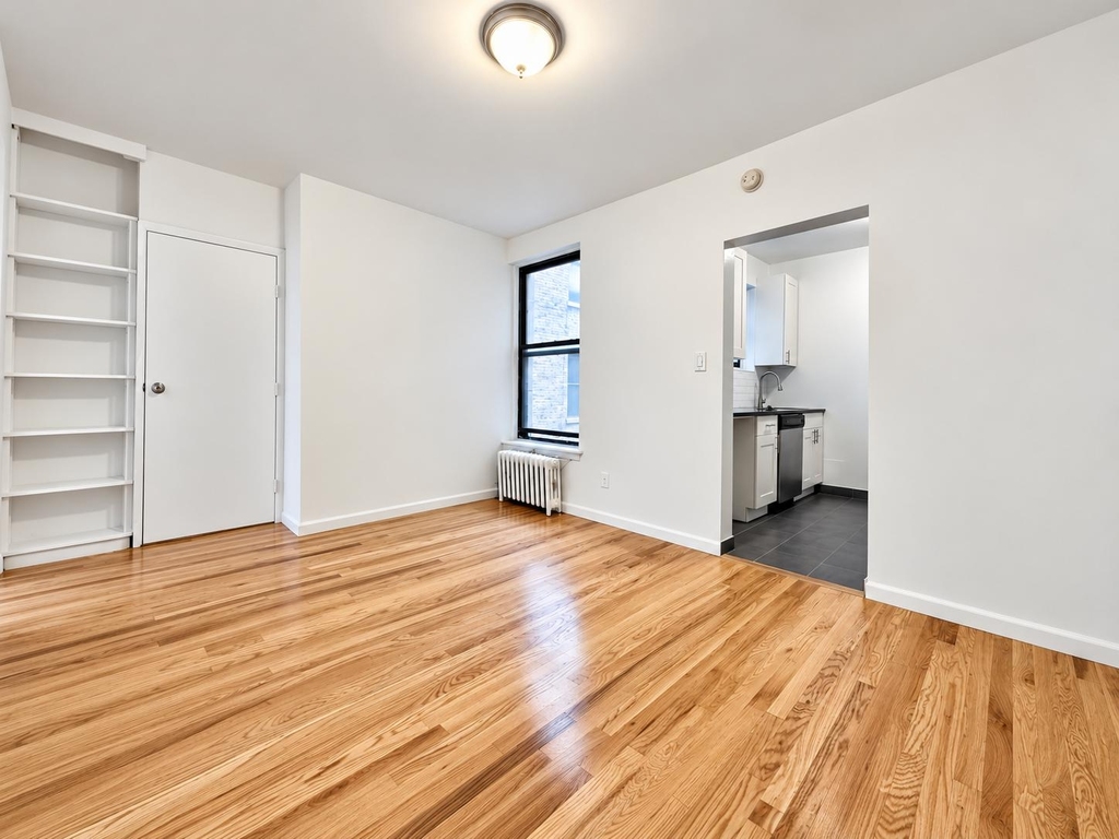 401 East 68th Street - Photo 3