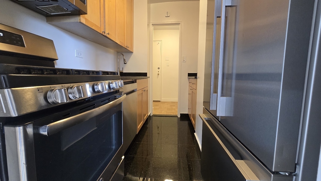 East 79th Street - Photo 7