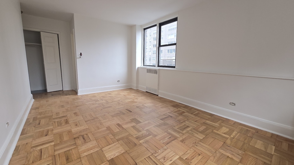East 79th Street - Photo 2